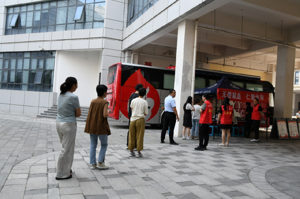 【黨建園地】無償獻(xiàn)血 仁愛光榮丨鄭投產(chǎn)業(yè)園黨支部組織開展無償獻(xiàn)血活動(dòng)